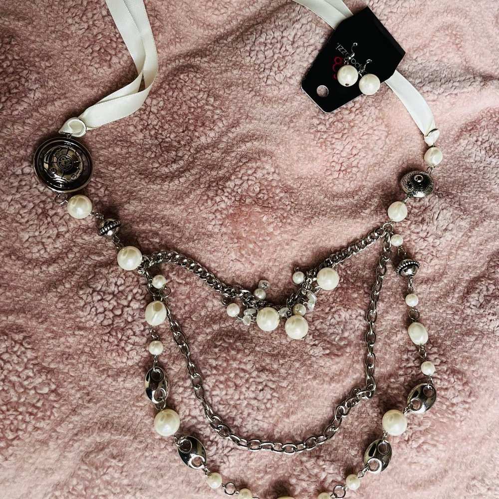 Paparazzi faux pearl set NEW WITH TAG